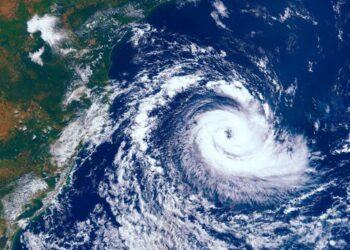 Ciclones tropicais estão emitindo menos carbono e podem se tornar esponjas de CO₂ até 2035