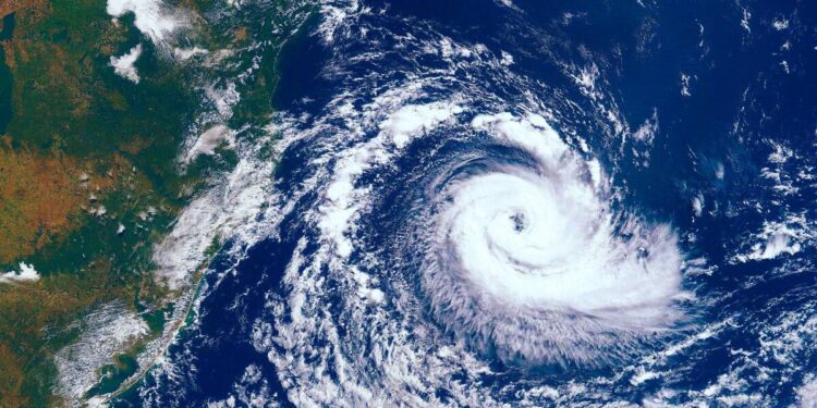 Ciclones tropicais estão emitindo menos carbono e podem se tornar esponjas de CO₂ até 2035